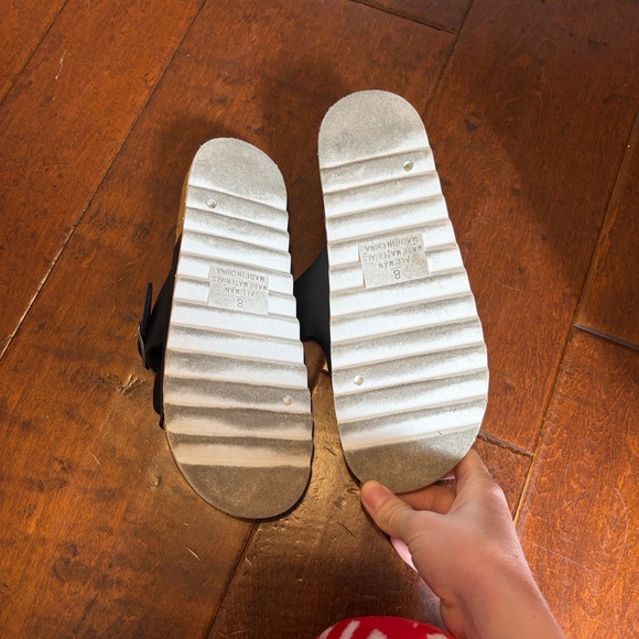 Sandals - Picture 3 of 4